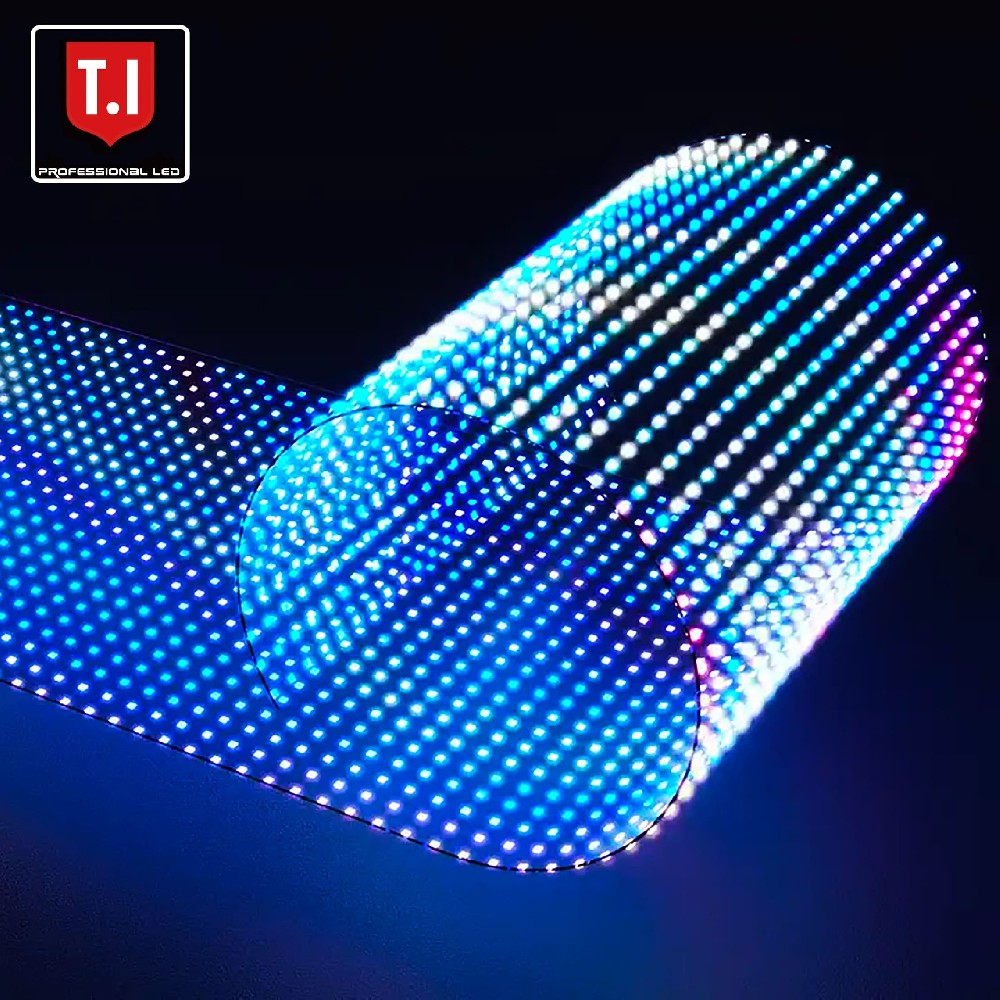 Break the dimensional wall of space! 0.8mm world's thinnest LED screen.
